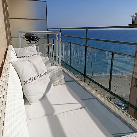 Casa Di Noemi - Seafront With Parking Apartment Савона Екстериор снимка